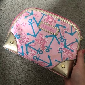 Adorable make up case